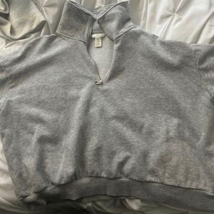NEW H&M CROPPED GREY SWEATER - WITH ZIPPER- NEVER WORE.